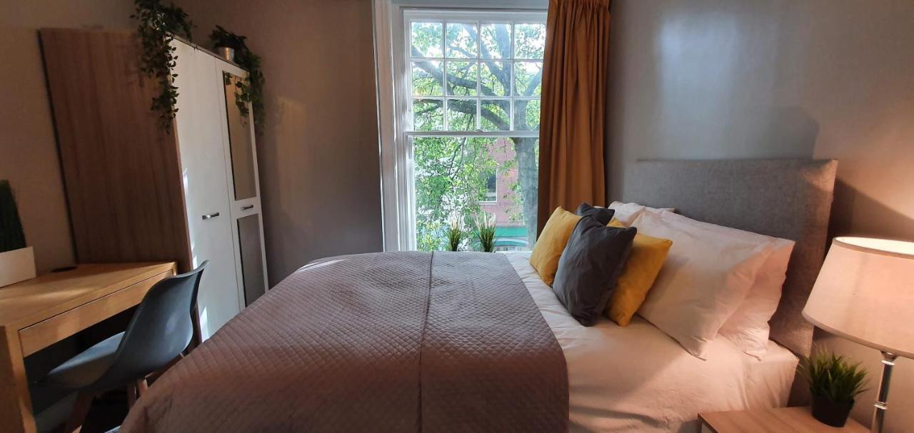 Darwin Stays - Service Accommodation In Newcastle Under Lyme City Centre Exteriér fotografie