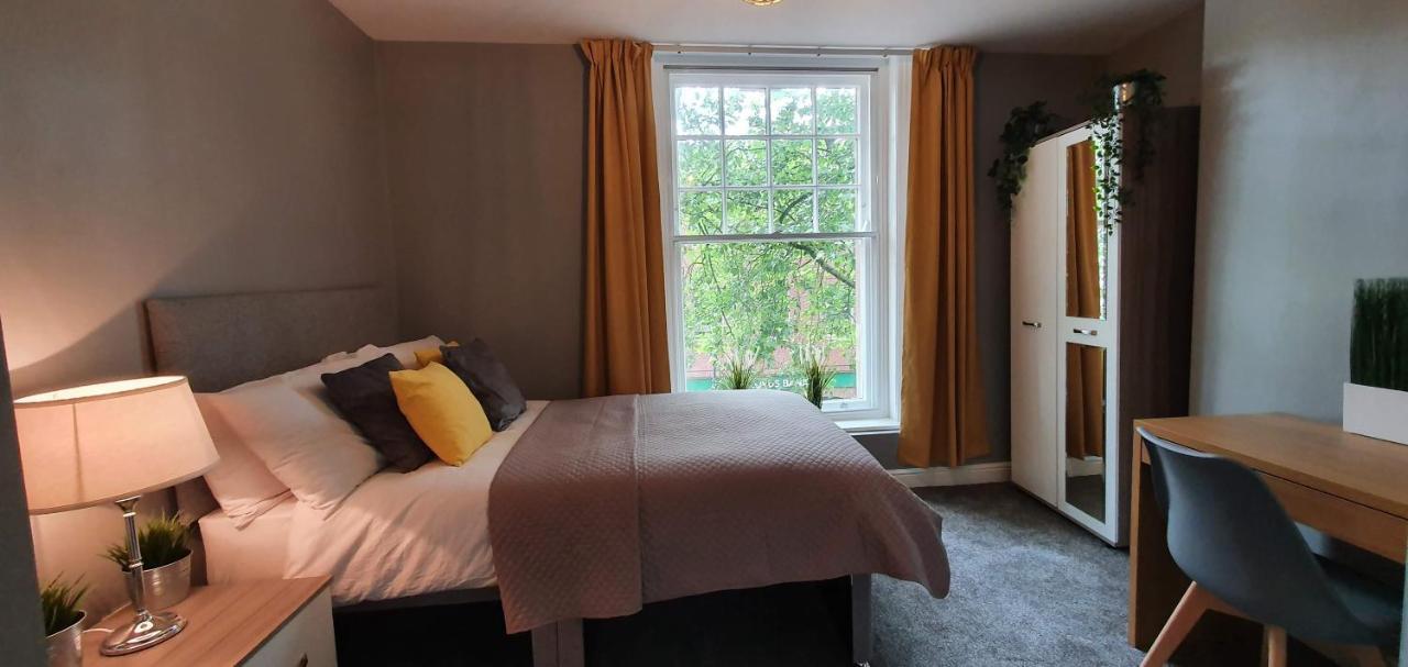 Darwin Stays - Service Accommodation In Newcastle Under Lyme City Centre Exteriér fotografie