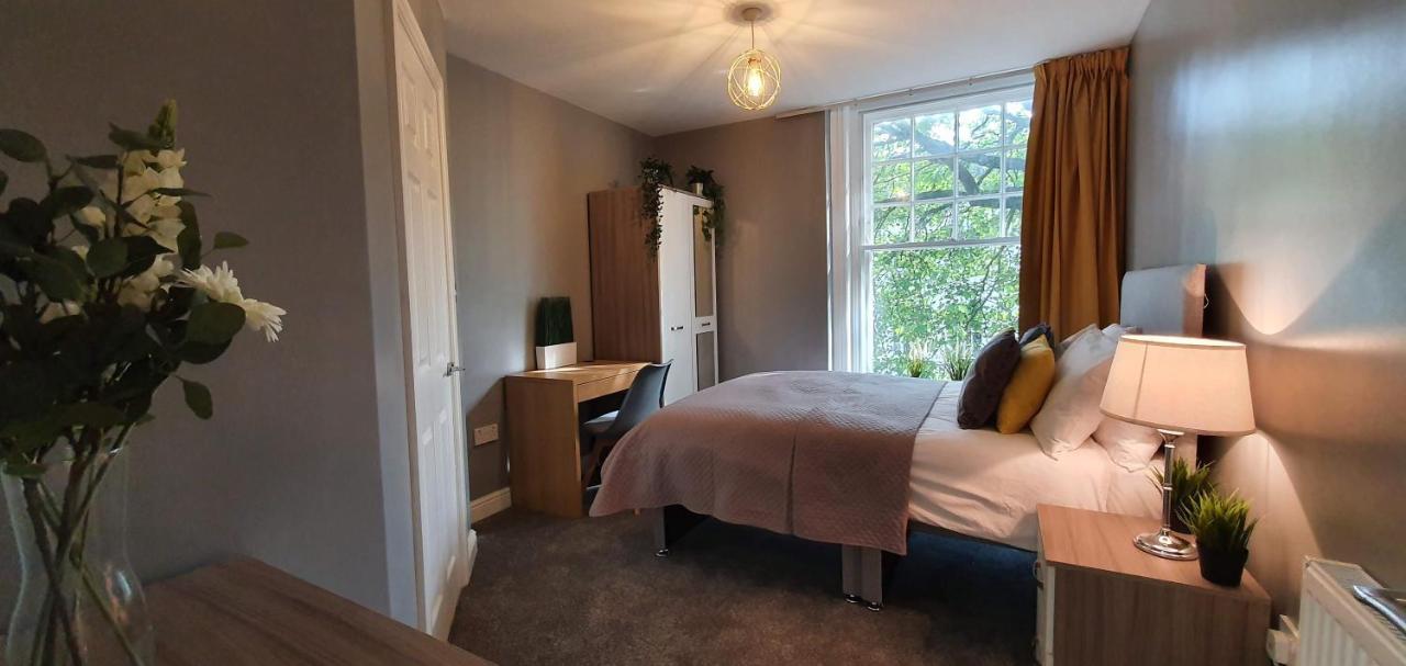 Darwin Stays - Service Accommodation In Newcastle Under Lyme City Centre Exteriér fotografie