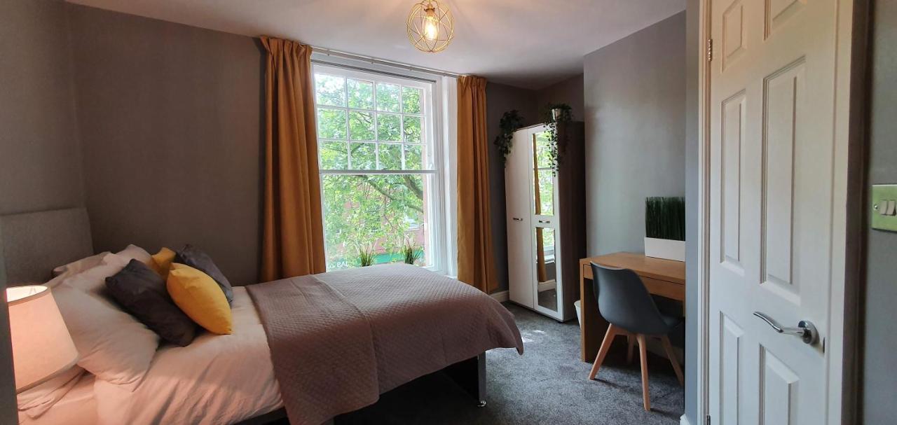 Darwin Stays - Service Accommodation In Newcastle Under Lyme City Centre Exteriér fotografie