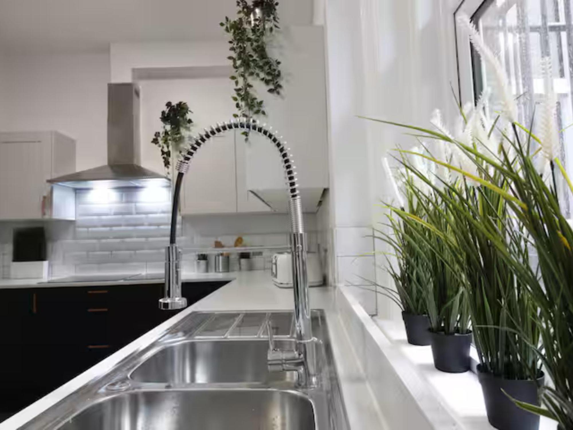 Darwin Stays - Service Accommodation In Newcastle Under Lyme City Centre Exteriér fotografie