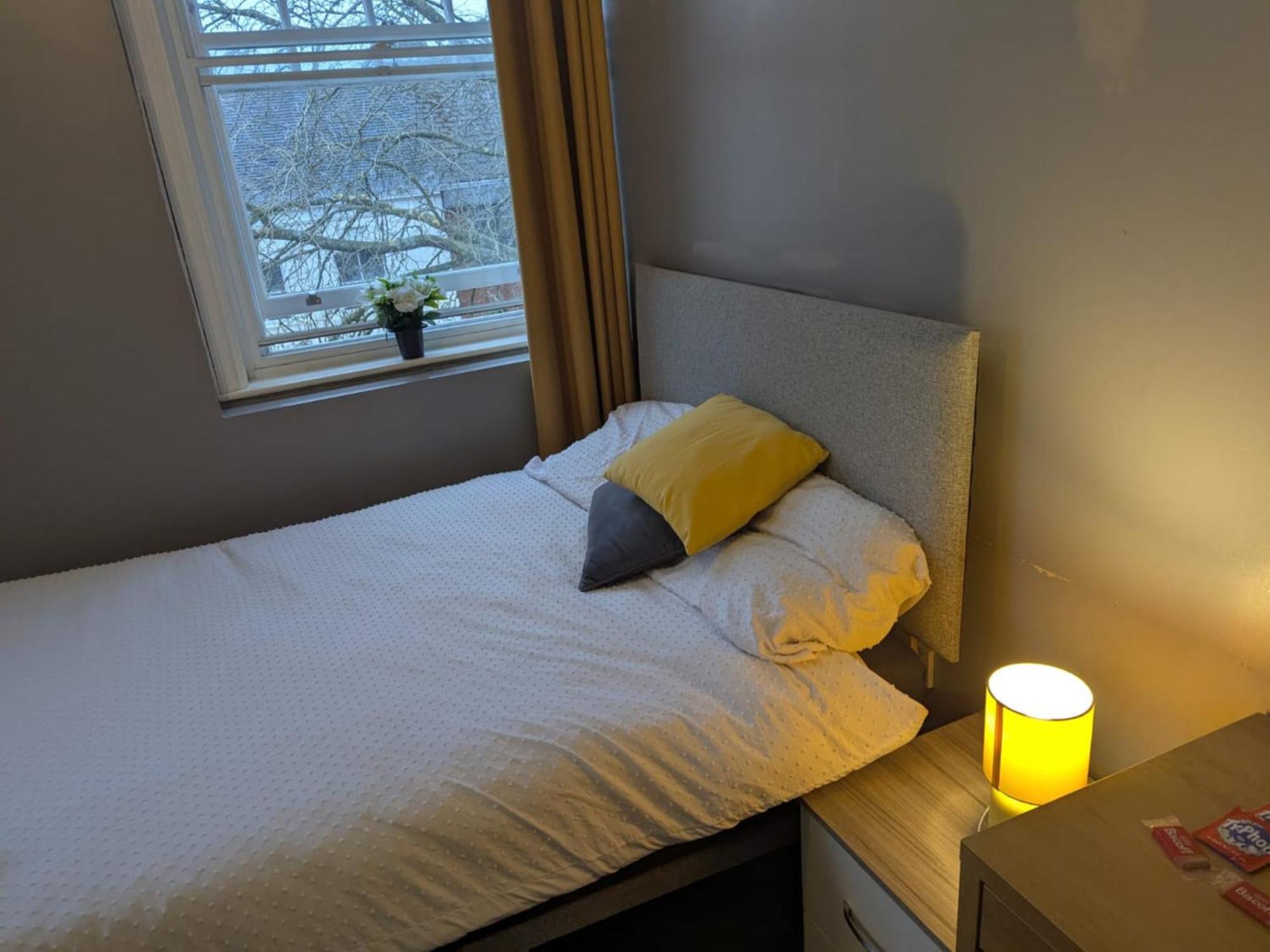 Darwin Stays - Service Accommodation In Newcastle Under Lyme City Centre Exteriér fotografie