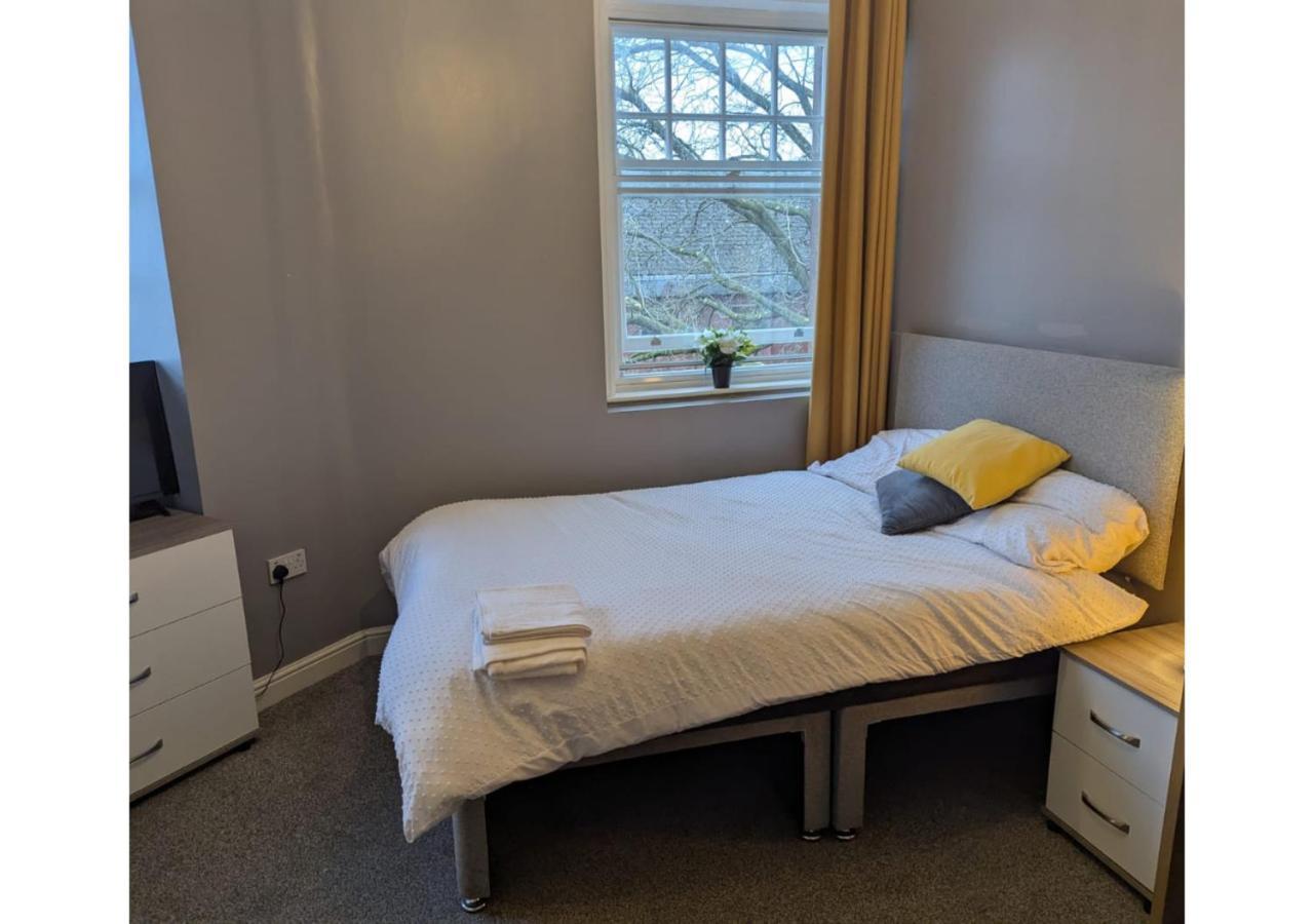 Darwin Stays - Service Accommodation In Newcastle Under Lyme City Centre Exteriér fotografie