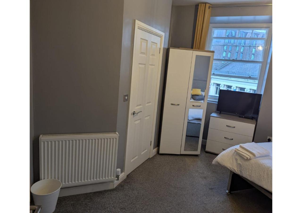 Darwin Stays - Service Accommodation In Newcastle Under Lyme City Centre Exteriér fotografie