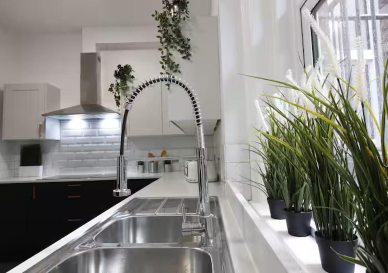 Darwin Stays - Service Accommodation In Newcastle Under Lyme City Centre Exteriér fotografie